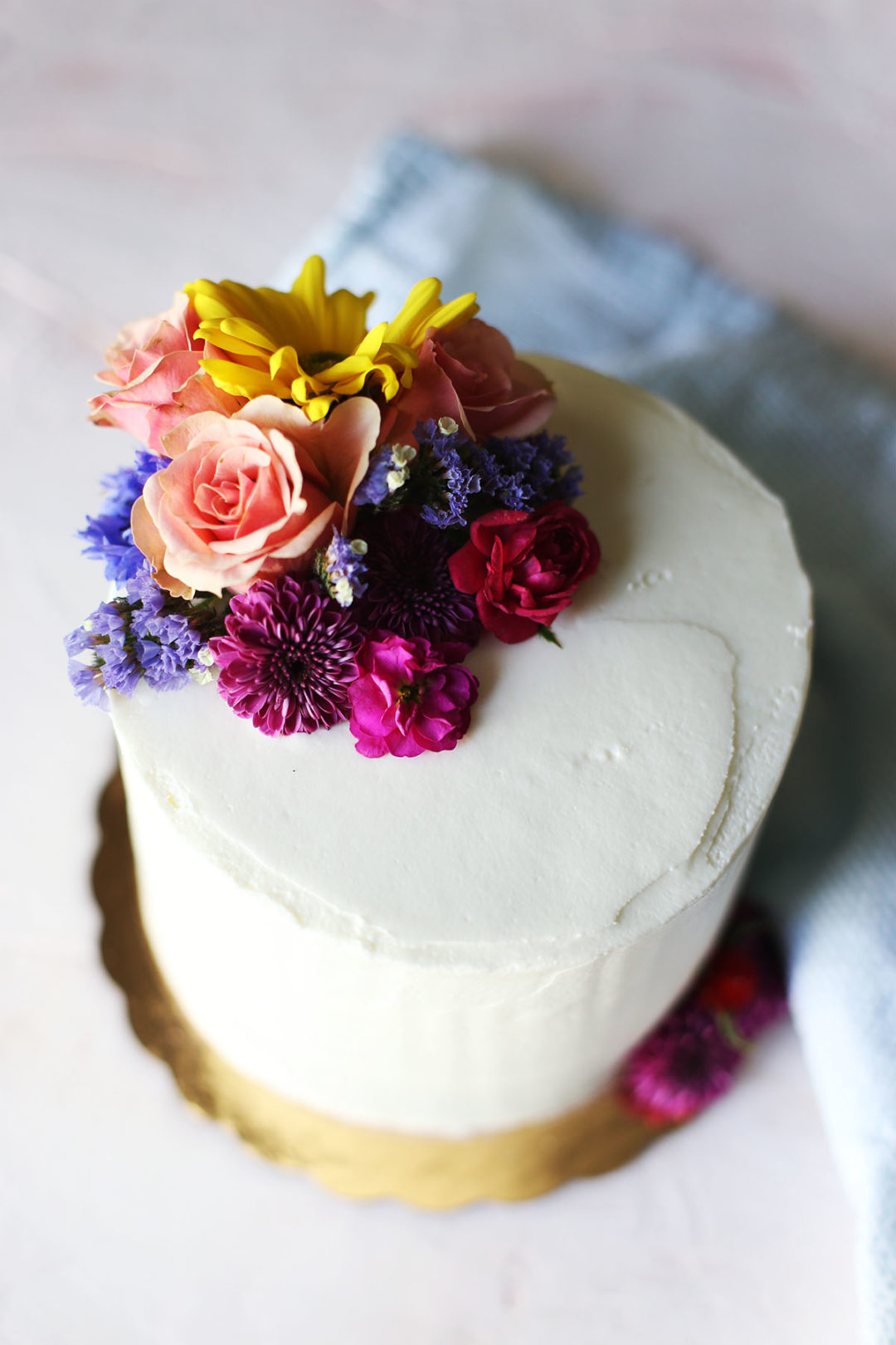 How to Decorate a Cake with Flowers